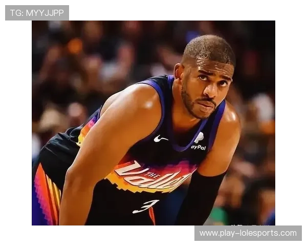 老将克里斯·保罗以助理教练身份随队训练，为转型做准备。